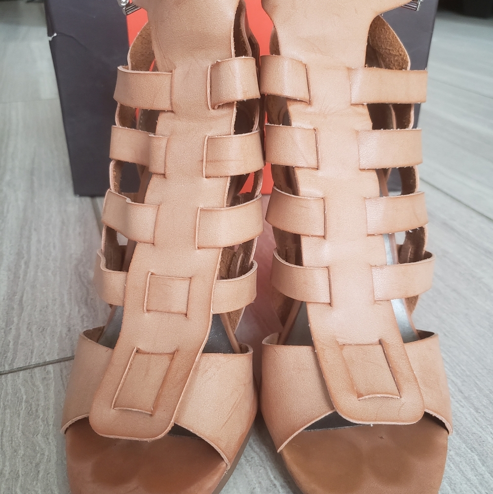 Neena G By Guess Light Natural Heels Size 9